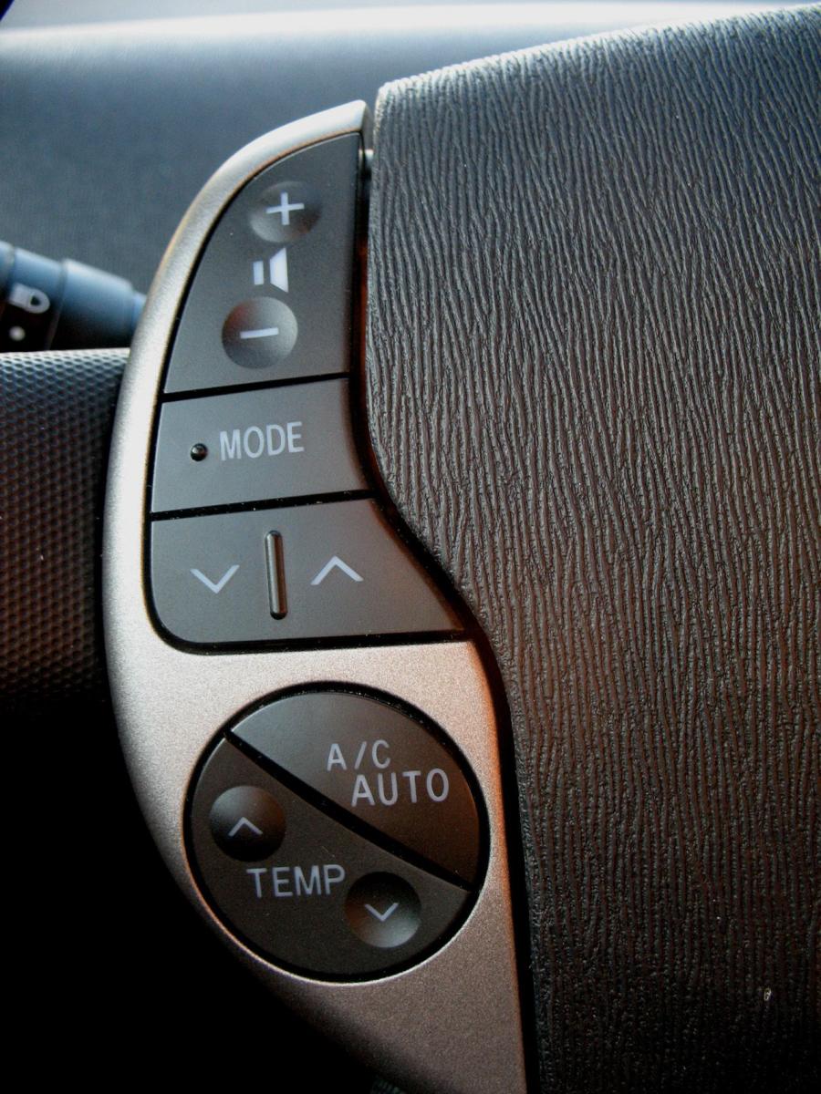  Toyota Prius Touring 2007 года  (фото 12 из 30)